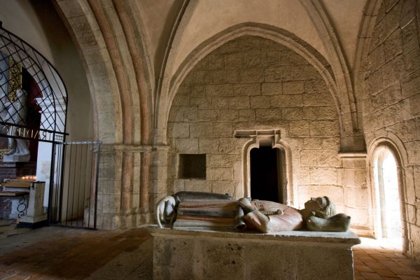 Steinerne Grabplatte Gunthergrab in der Stiftskirche Kremsmünster