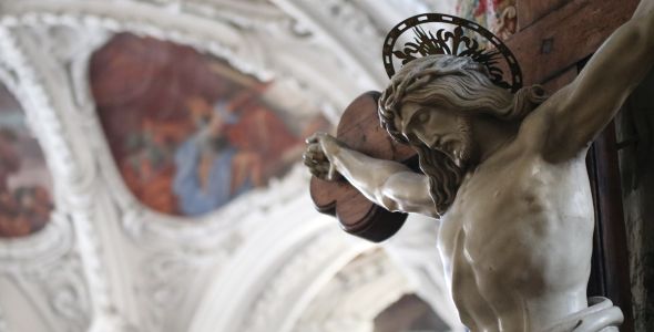 Stift Kremsmünster Jesus am Kreuz in der Stiftskirche