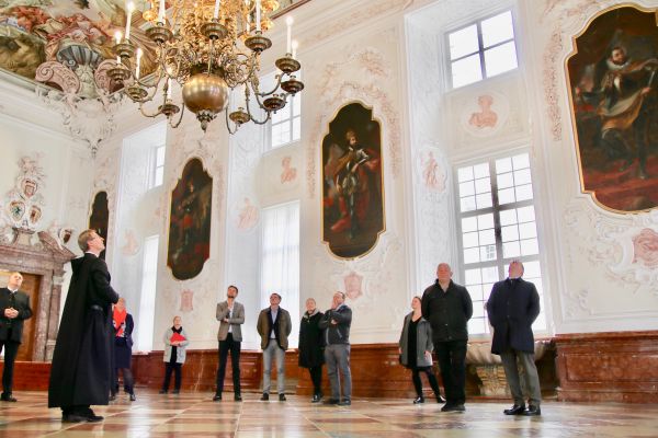 Menschen im Kaisersaal